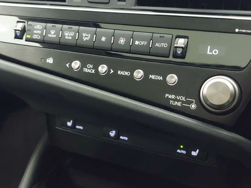 2022 Lexus ES 300h 2.5 4dr CVT Saloon Hybrid Automatic - Picture 16 of 19
