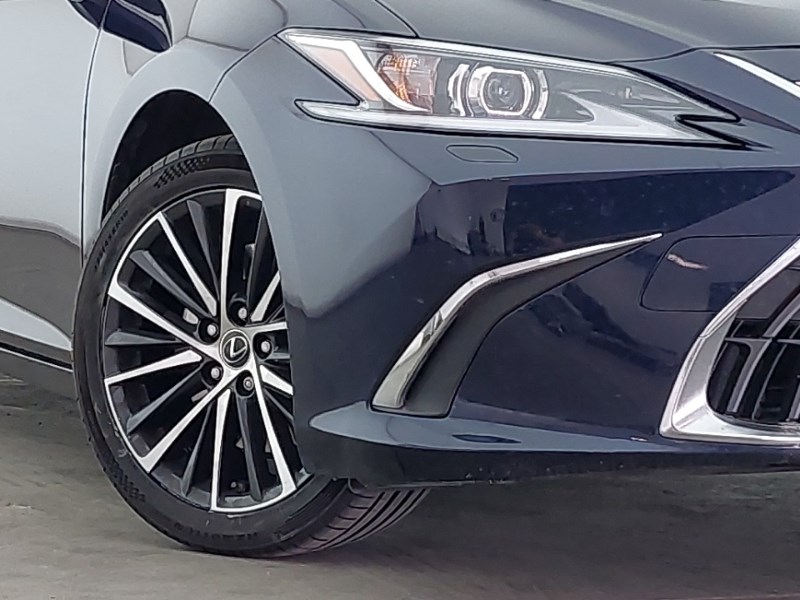 2022 Lexus ES 300h 2.5 4dr CVT Saloon Hybrid Automatic - Picture 9 of 19