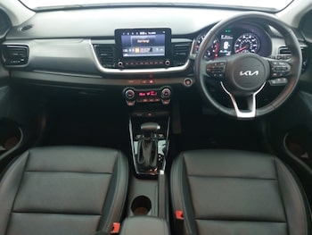 Used Kia Stonic 2024 for sale - 78112910: Photo