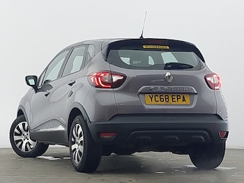 Used Renault Captur 2018 for sale - 77338105: Photo