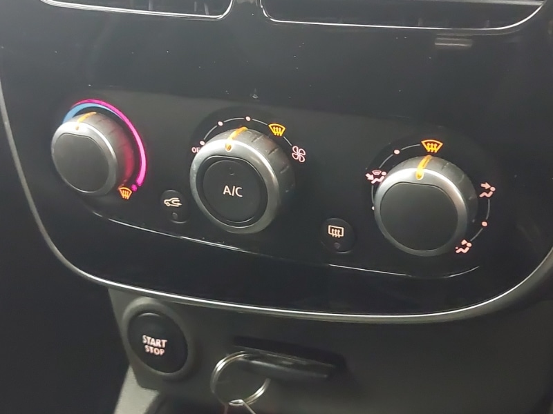 Used Renault Clio 2015 for sale - 76369567: Photo 16