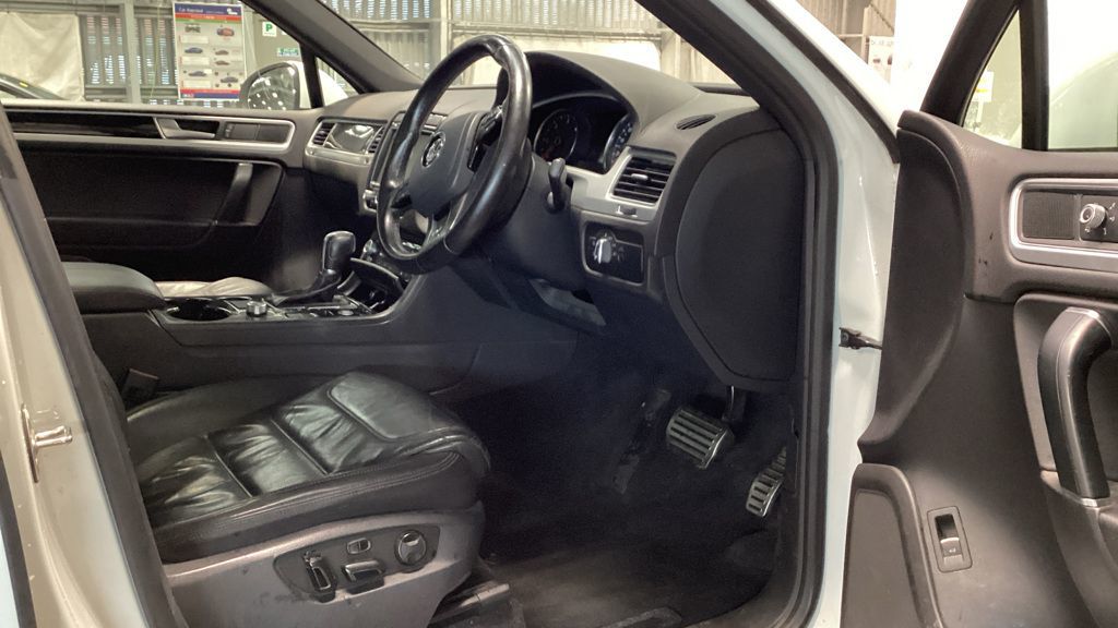 Used Volkswagen Touareg 2017 for sale - 76961723: Photo 2