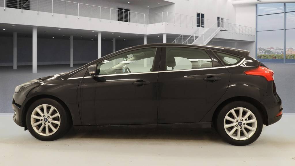 Used Ford Focus 2017 for sale - 77836240: Photo 3