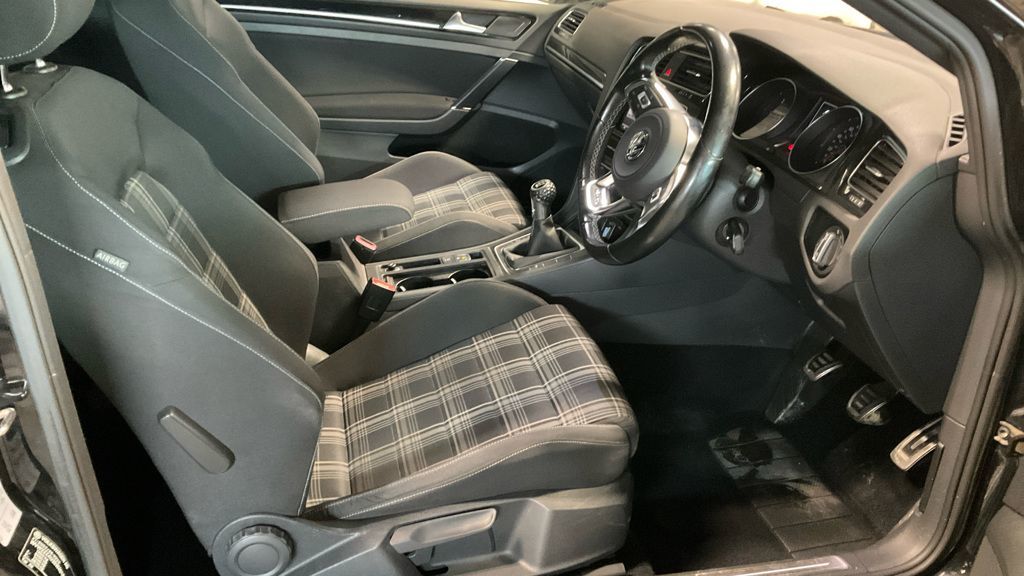 Used Volkswagen Golf 2014 for sale - 77117999: Photo 4