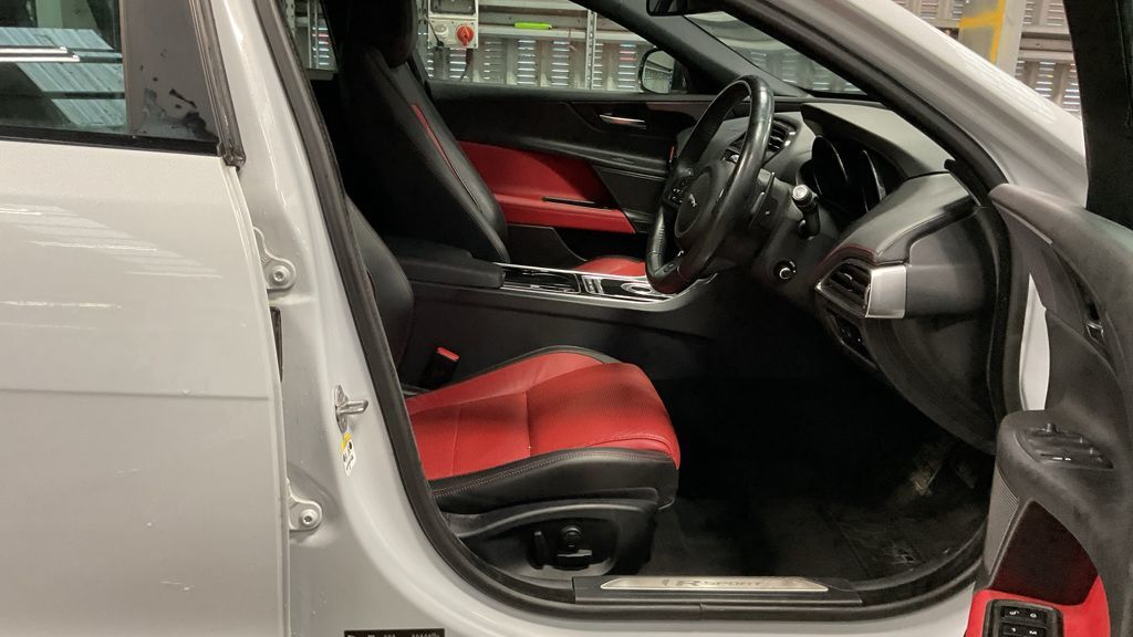 Used Jaguar XE 2015 for sale - 76697962: Photo 6