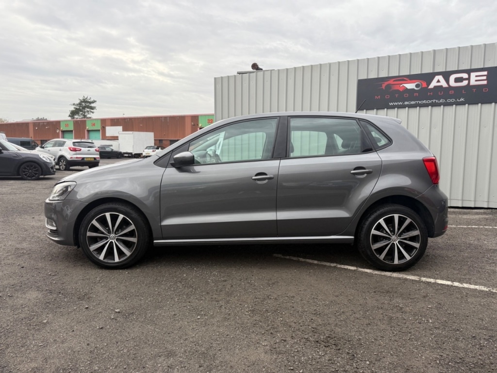 Used Volkswagen Polo 2015 for sale - 76469328: Photo 2