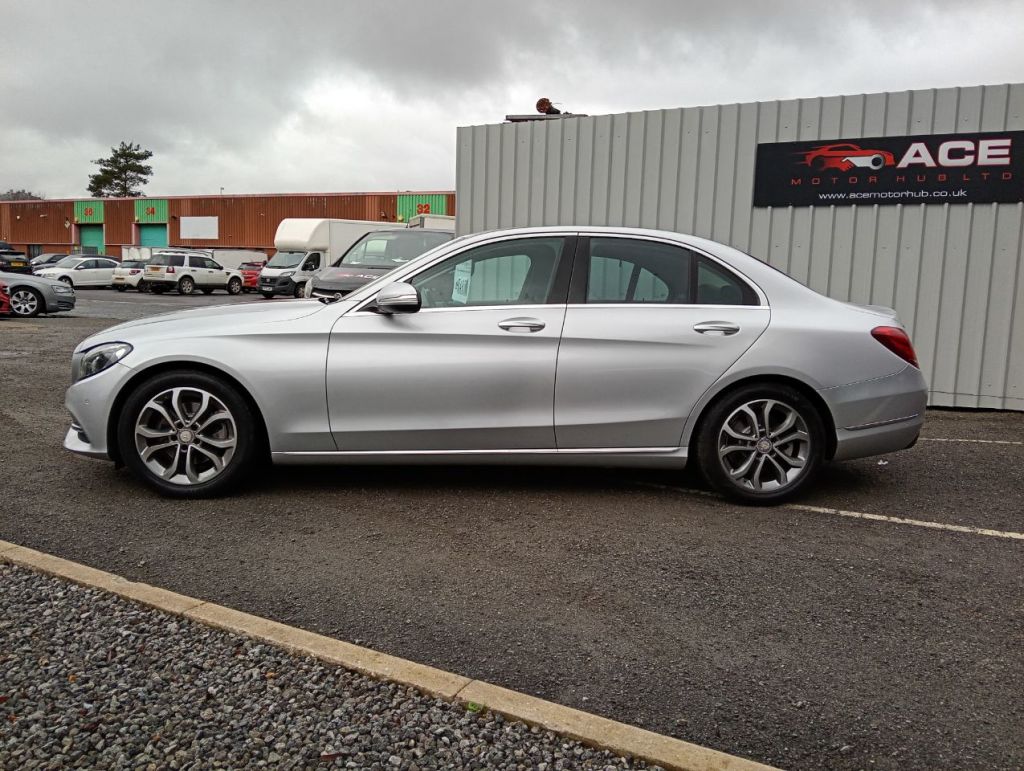Used Mercedes-Benz C Class 2014 for sale - 77533795: Photo 2
