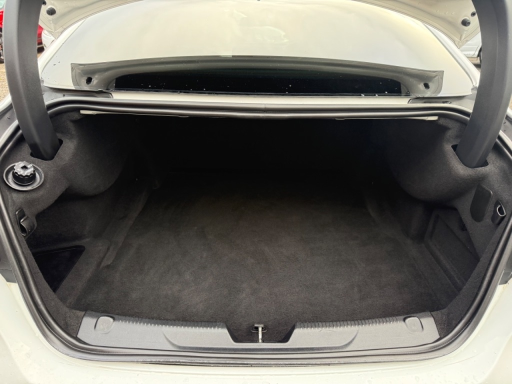 Used Jaguar XE 2015 for sale - 76266352: Photo 11