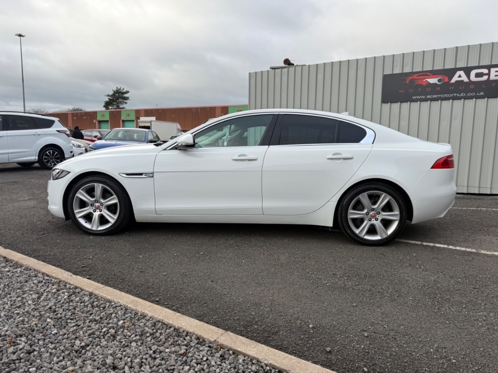 Used Jaguar XE 2015 for sale - 76266352: Photo 2