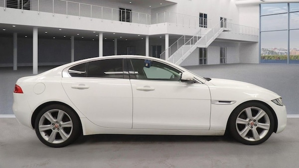 Used Jaguar XE 2015 for sale - 76266352: Photo 2