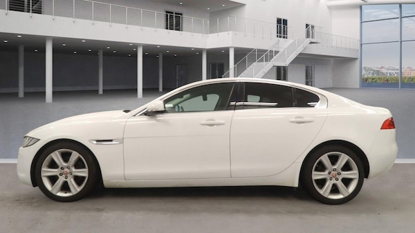 Used Jaguar XE 2015 for sale - 76266352: Photo 3