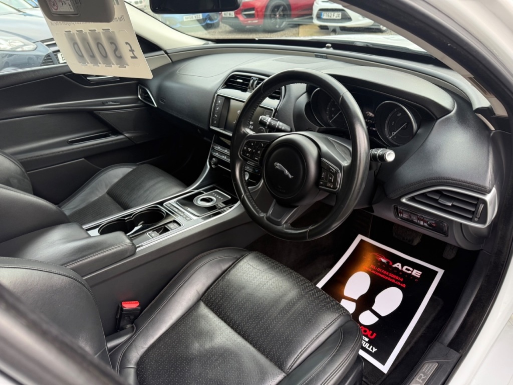 Used Jaguar XE 2015 for sale - 76266352: Photo 9