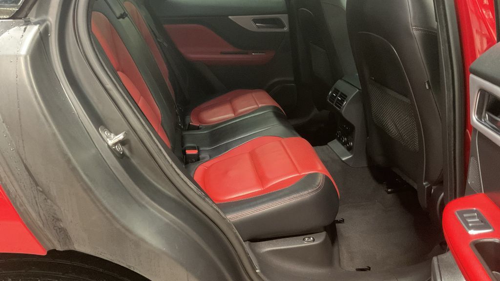 Used Jaguar F-Pace 2017 for sale - 76558349: Photo 6