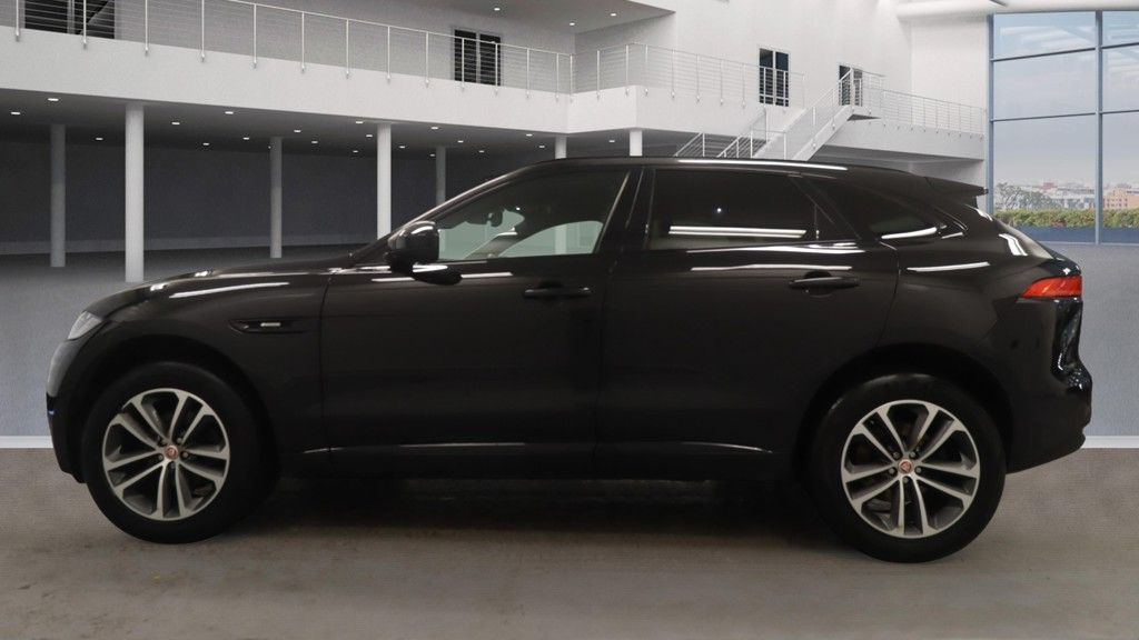 Used Jaguar F-Pace 2016 for sale - 76616957: Photo 4