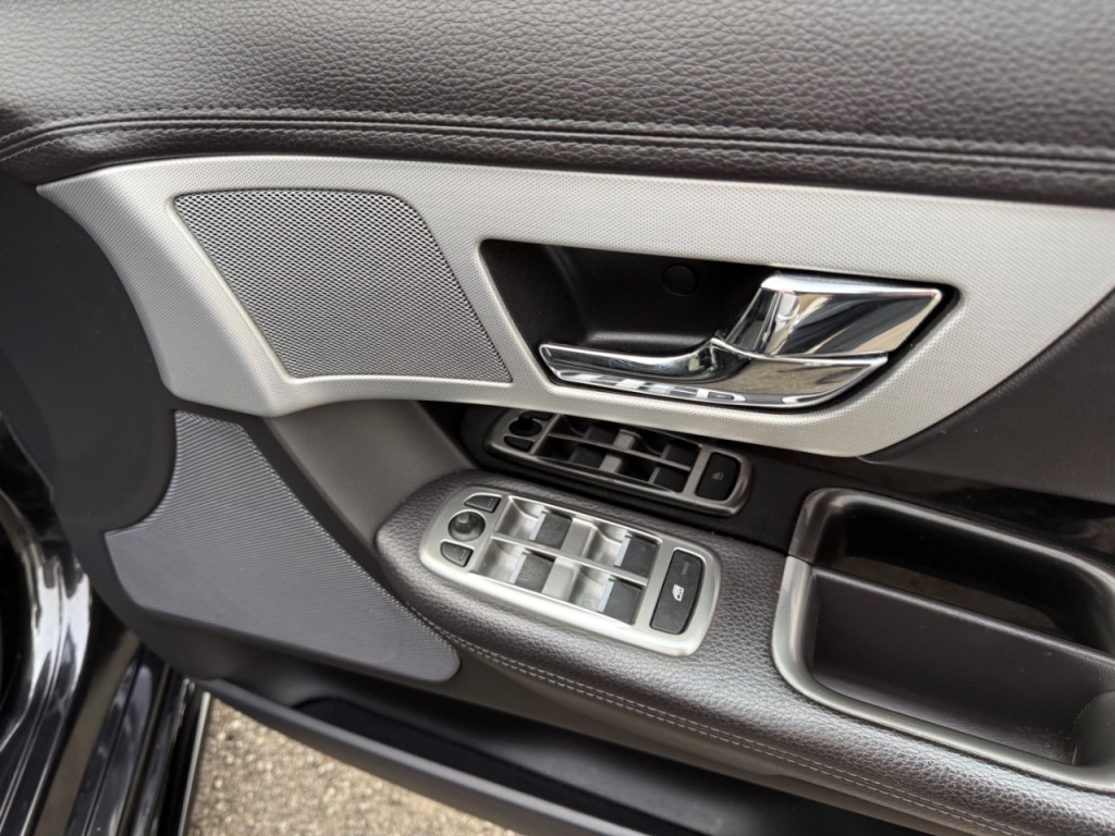 Used Jaguar XF 2012 for sale - 76782854: Photo 10