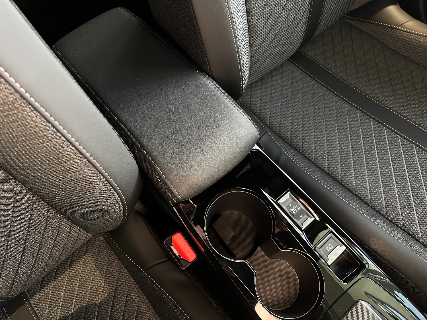 Used Peugeot 2008 2025 for sale - 76351880: Photo 23