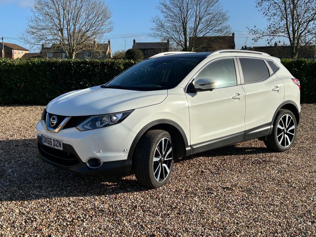 Used Nissan Qashqai 2017 for sale - 76610314: Photo 2