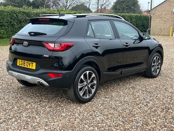 Used Kia Stonic 2018 for sale - 77959766: Photo