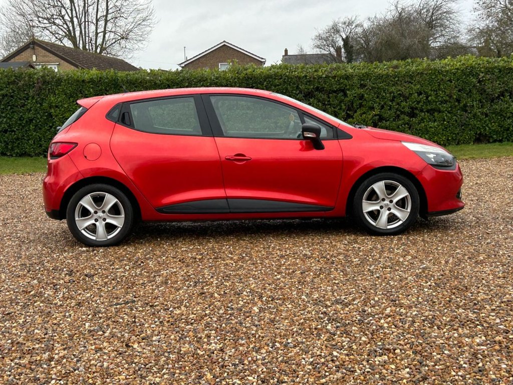 Used Renault Clio 2015 for sale - 77302459: Photo 2