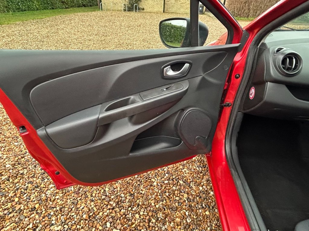 Used Renault Clio 2015 for sale - 77302459: Photo 24