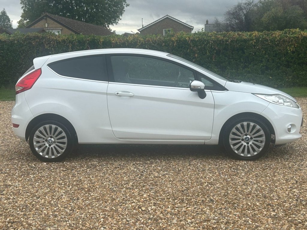 Used Ford Fiesta 2010 for sale - 76279990: Photo 2