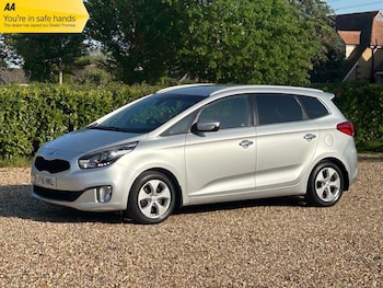 Used Kia Carens 2015 for sale - 78463521: Photo