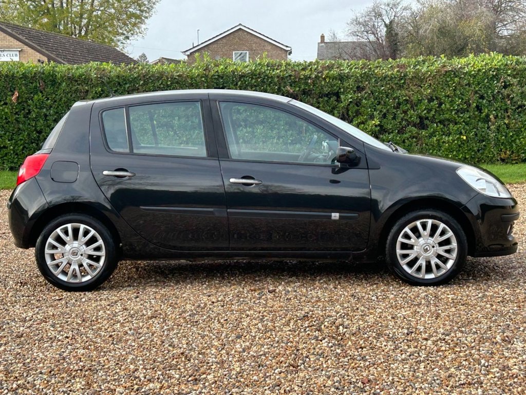 Used Renault Clio 2009 for sale - 76546883: Photo 2
