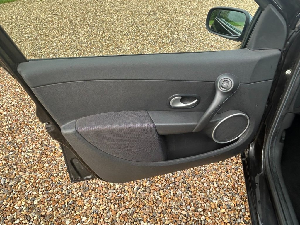 Used Renault Clio 2009 for sale - 76546883: Photo 26