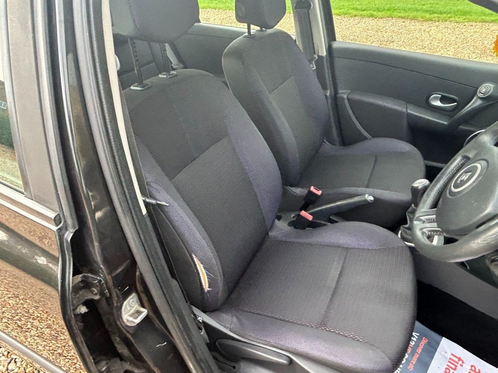 Used Renault Clio 2009 for sale - 76546883: Photo 30