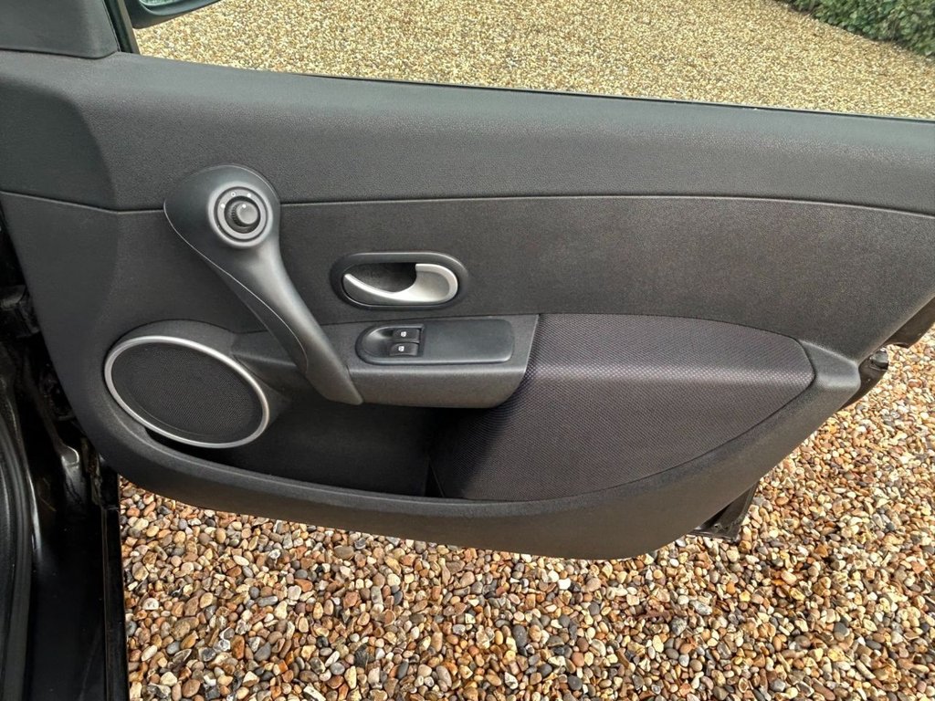 Used Renault Clio 2009 for sale - 76546883: Photo 32