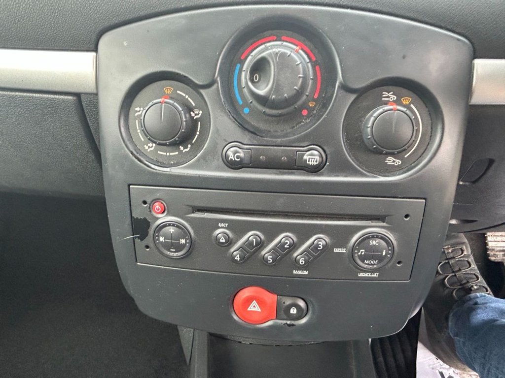 Used Renault Clio 2009 for sale - 76546883: Photo 34