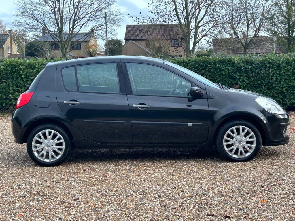 Used Renault Clio 2009 for sale - 76546883: Photo 37