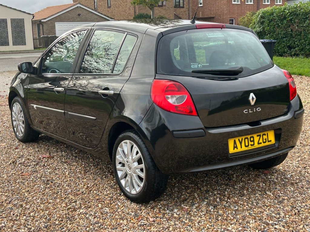 Used Renault Clio 2009 for sale - 76546883: Photo 47