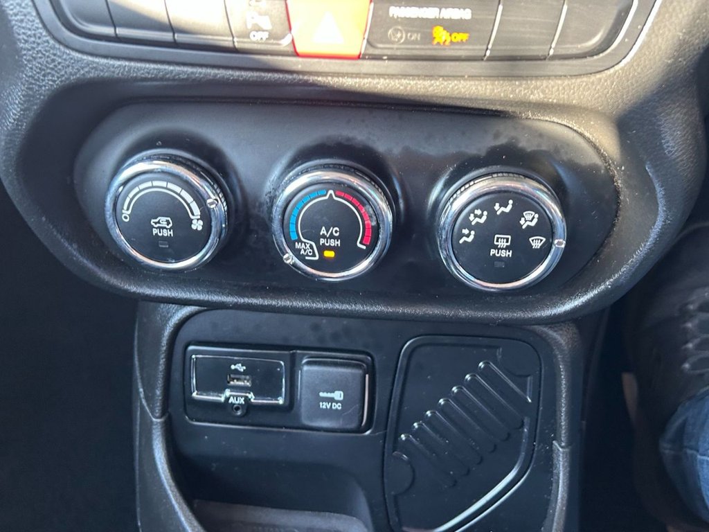 Used Jeep Renegade 2018 for sale - 77941673: Photo 35