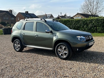 Used Dacia Duster 2015 for sale - 77667281: Photo