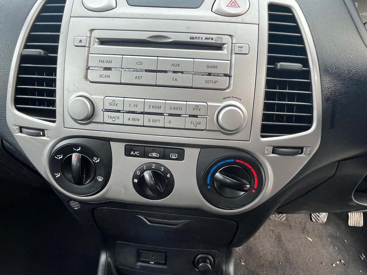 Used Hyundai i20 2010 for sale - 77120075: Photo 20