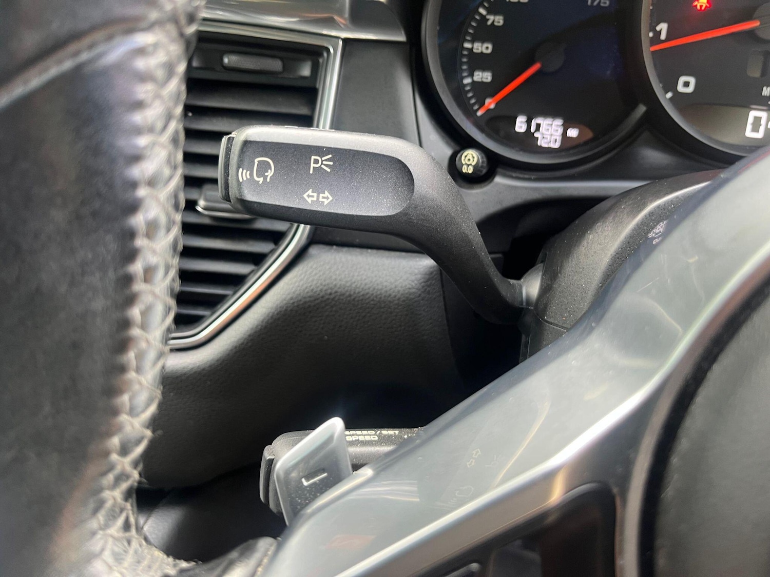 Used Porsche Macan 2018 for sale - 76988911: Photo 39