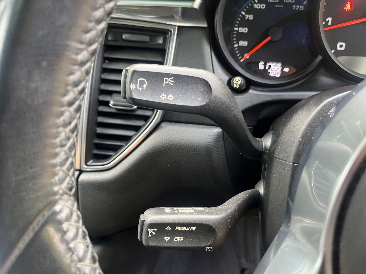 Used Porsche Macan 2018 for sale - 76988911: Photo 40