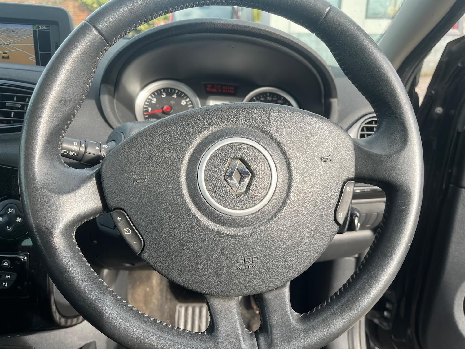 Used Renault Clio for sale - 77586458: Photo 11