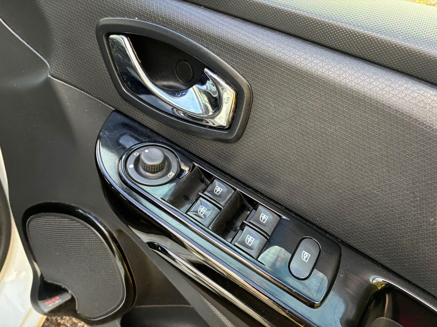 Used Renault Clio 2015 for sale - 78033907: Photo 27