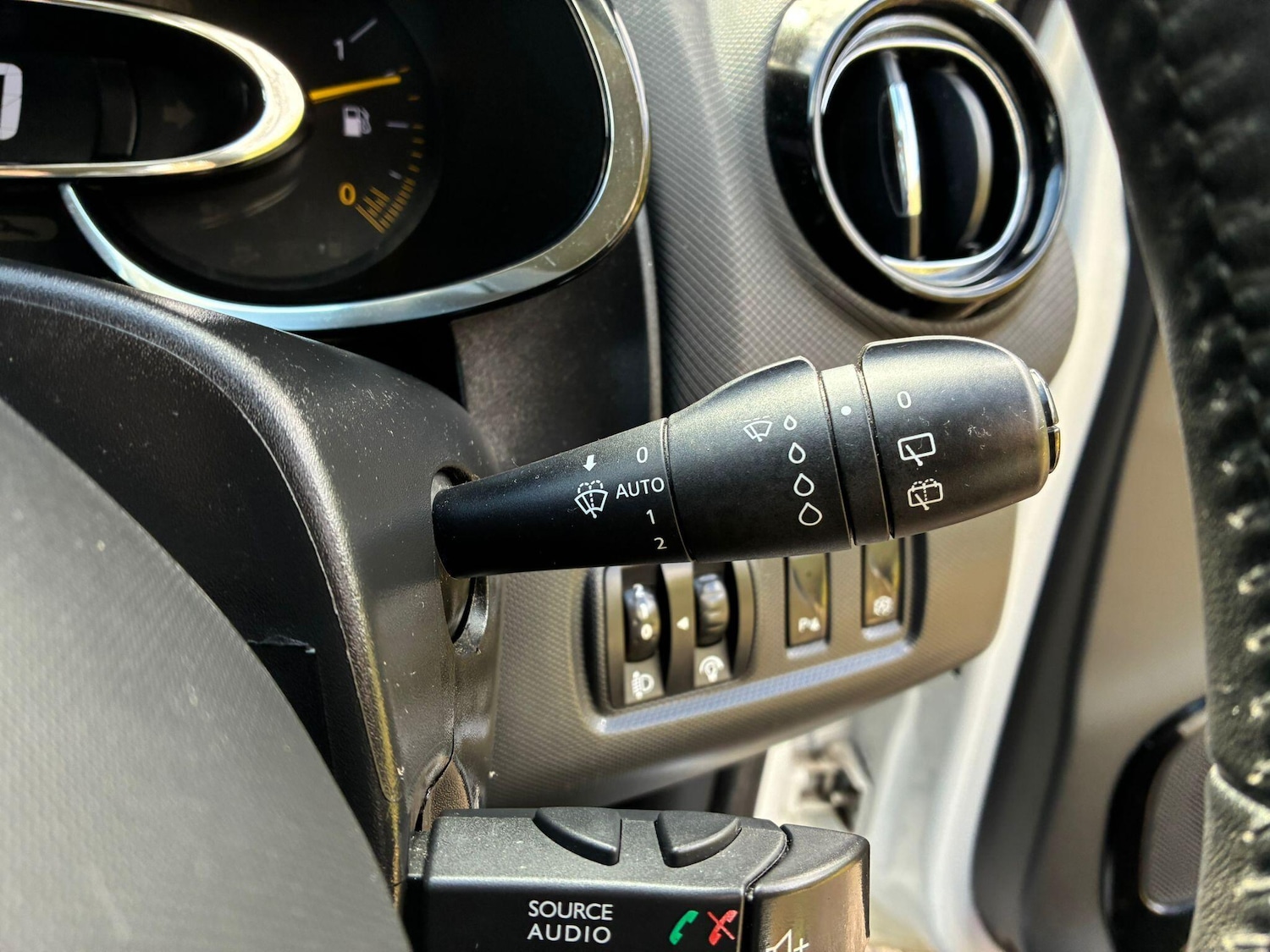 Used Renault Clio 2015 for sale - 78033907: Photo 35