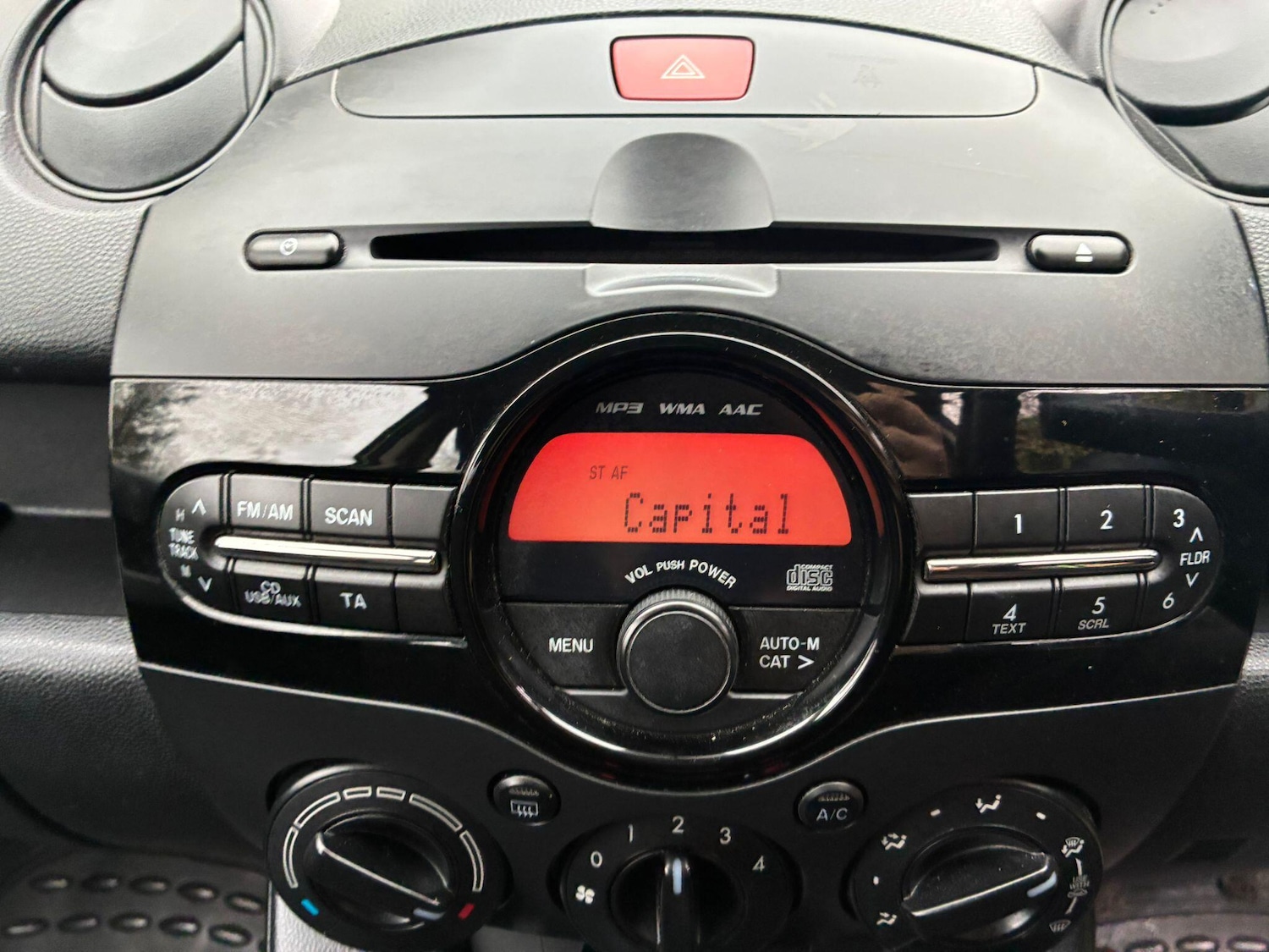 Used Mazda Mazda2 2013 for sale - 77853266: Photo 32