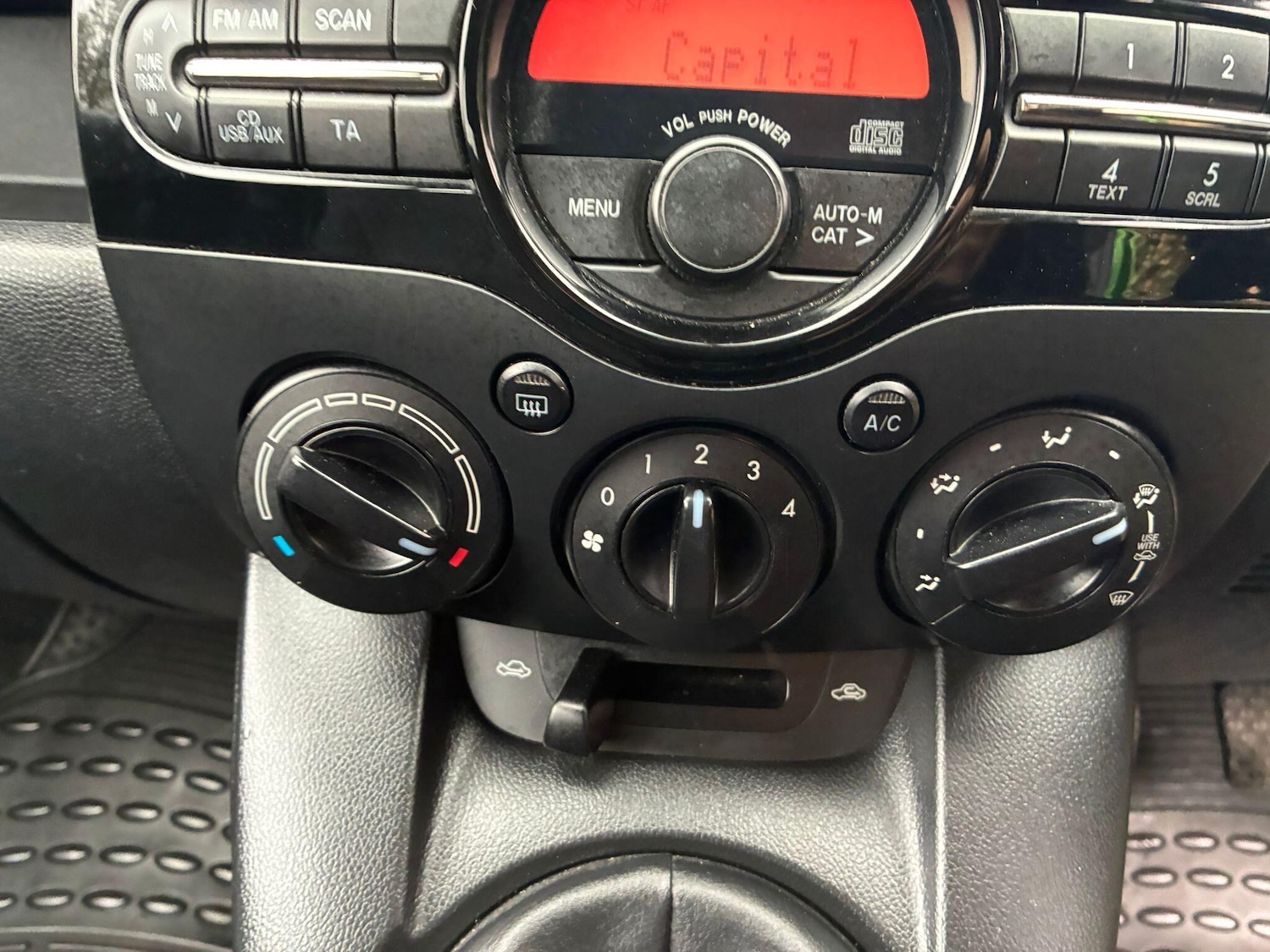 Used Mazda Mazda2 2013 for sale - 77853266: Photo 33