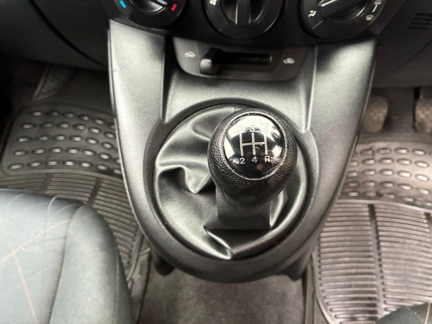 Used Mazda Mazda2 2013 for sale - 77853266: Photo 34