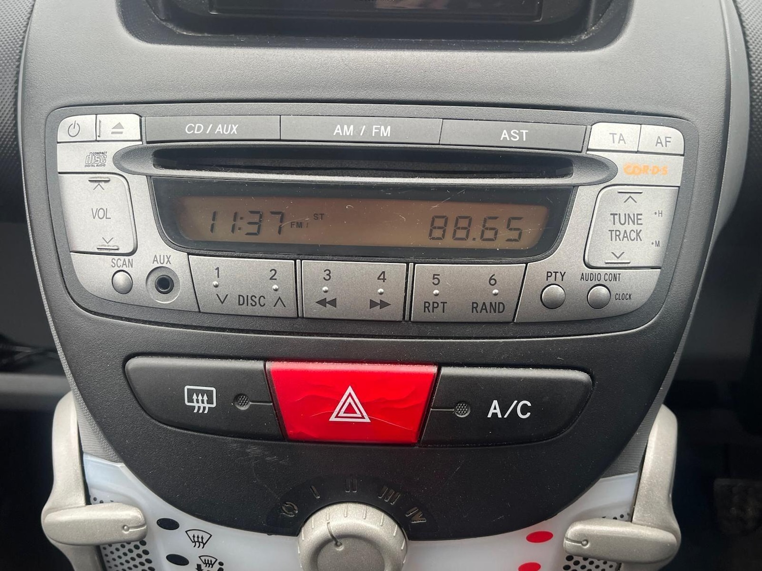 Used Toyota AYGO 2011 for sale - 77908925: Photo 19