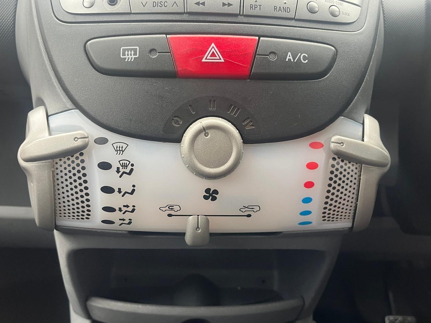 Used Toyota AYGO 2011 for sale - 77908925: Photo 20