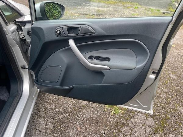 Used Ford Fiesta 2010 for sale - 76175068: Photo 25