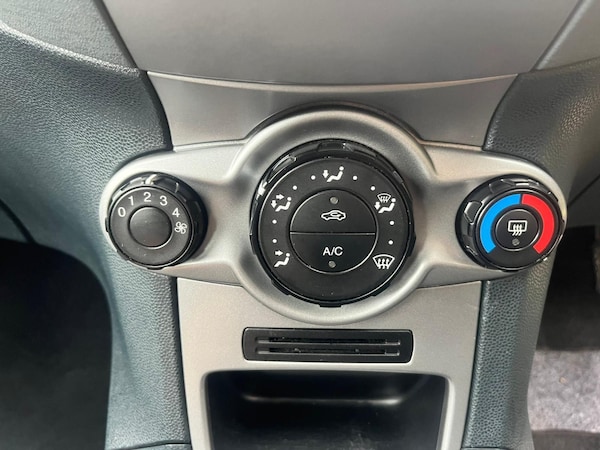 Used Ford Fiesta 2010 for sale - 76175068: Photo 40