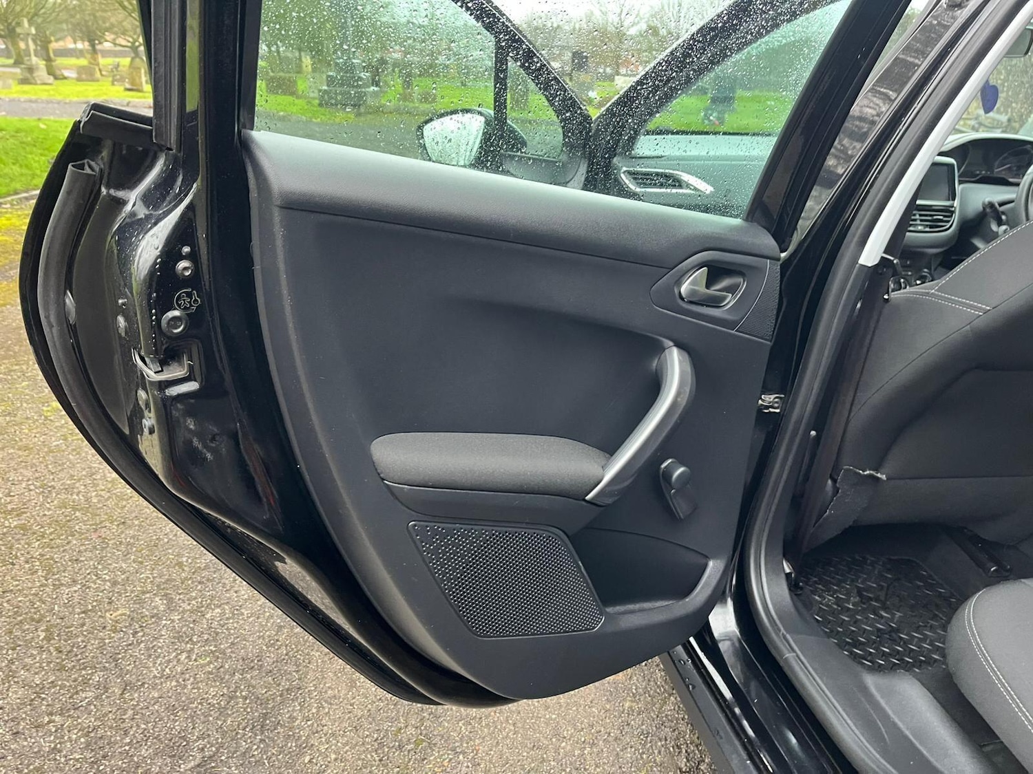 Used Peugeot 2008 2017 for sale - 77456055: Photo 15