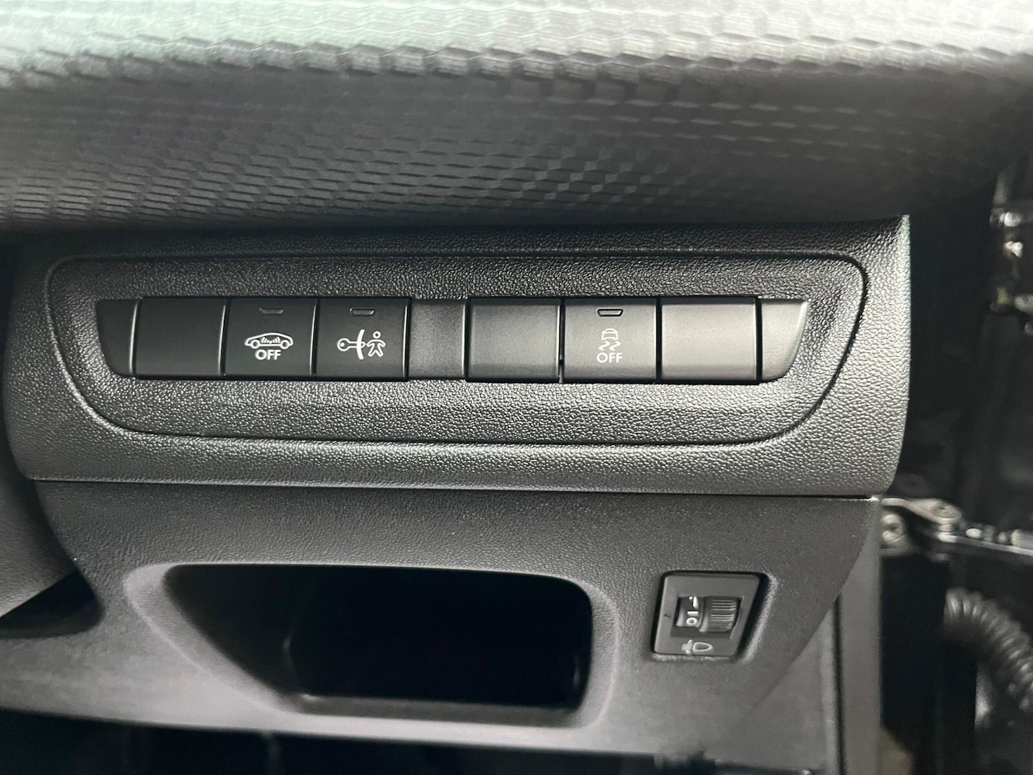 Used Peugeot 2008 2017 for sale - 77456055: Photo 33